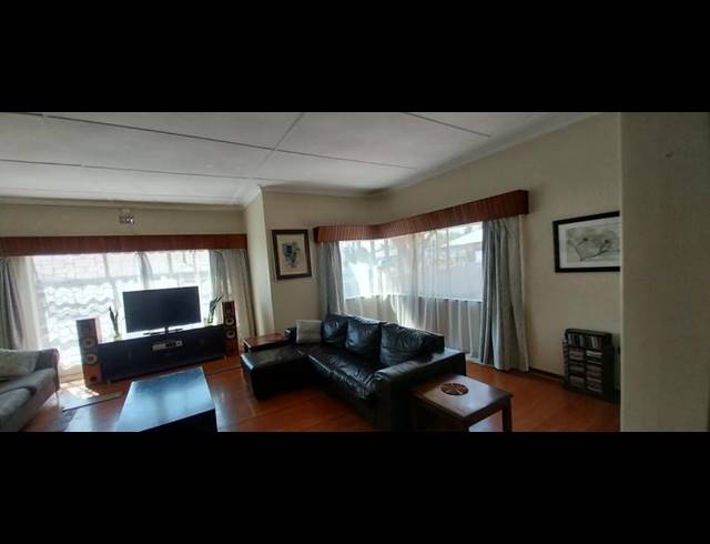 4 BEDROOM HOUSE FOR SALE IN KENSINGTON